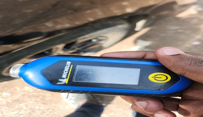 2020 Toyota Innova Crysta 2.4 GX AT 7 STR, Diesel, Automatic, 83,404 km, tyre