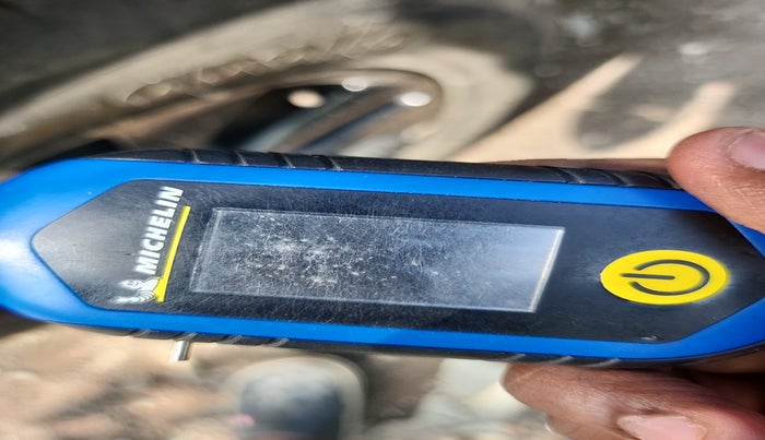 2020 Toyota Innova Crysta 2.4 GX AT 7 STR, Diesel, Automatic, 83,404 km, tyre