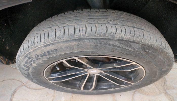 2010 Skoda Yeti AMBIENTE, Diesel, Manual, 1,06,223 km, tyre