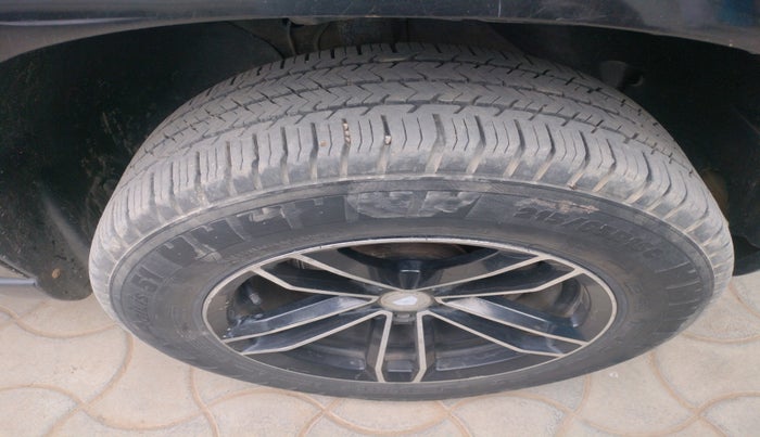 2010 Skoda Yeti AMBIENTE, Diesel, Manual, 1,06,223 km, tyre