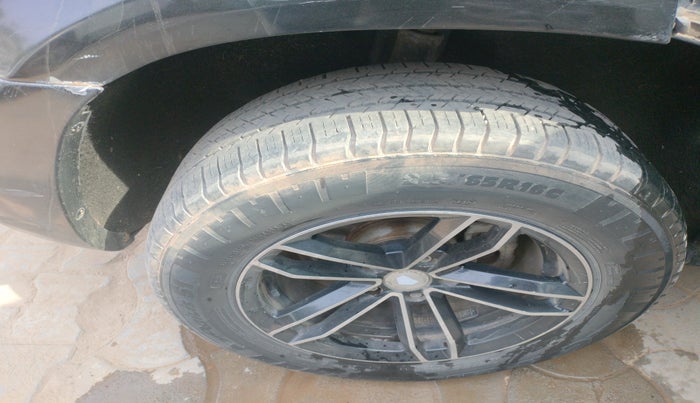 2010 Skoda Yeti AMBIENTE, Diesel, Manual, 1,06,223 km, tyre