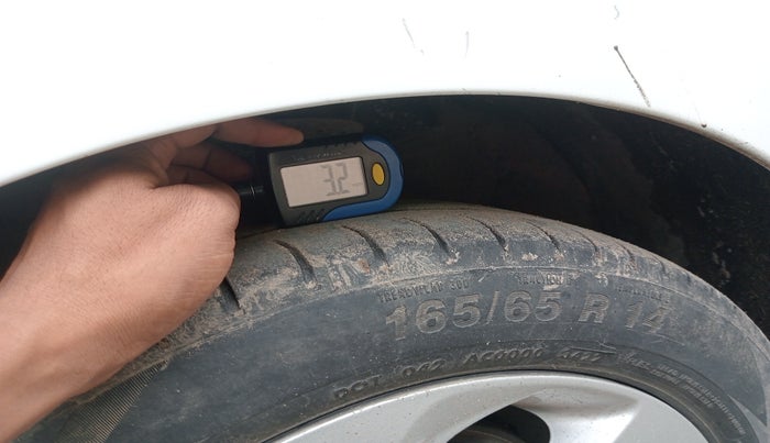 2017 Hyundai Xcent SX 1.2, Petrol, Manual, 1,13,667 km, tyre