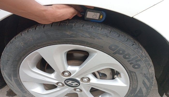 2017 Hyundai Xcent SX 1.2, Petrol, Manual, 1,13,667 km, tyre