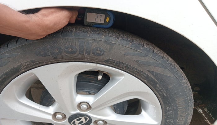 2017 Hyundai Xcent SX 1.2, Petrol, Manual, 1,13,667 km, tyre