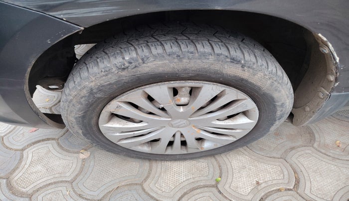 2013 Maruti Ertiga LXI CNG, Petrol, Manual, 1,79,594 km, tyre