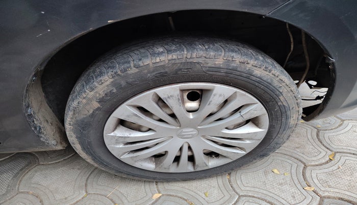 2013 Maruti Ertiga LXI CNG, Petrol, Manual, 1,79,594 km, tyre