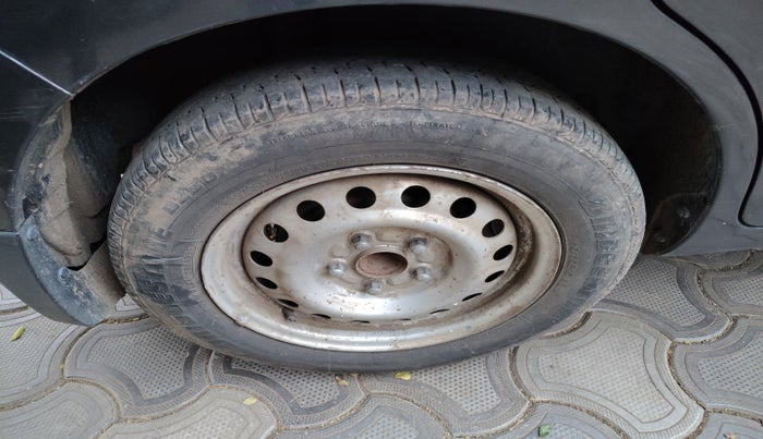 2013 Maruti Ertiga LXI CNG, Petrol, Manual, 1,79,594 km, tyre