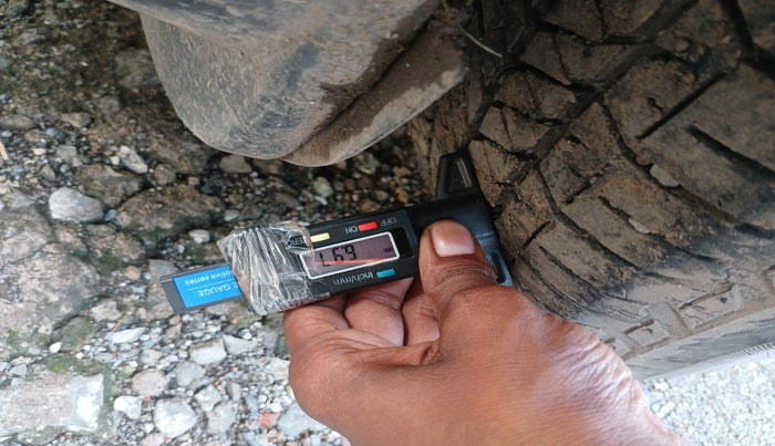 2014 Mahindra XUV500 W8, Diesel, Manual, 1,73,088 km, tyre