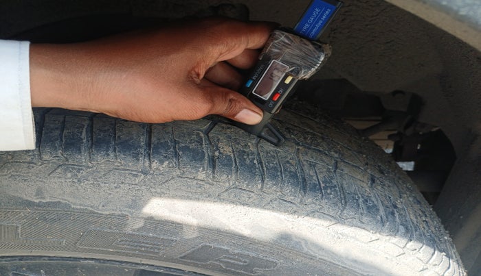 2014 Mahindra XUV500 W8, Diesel, Manual, 1,73,088 km, tyre