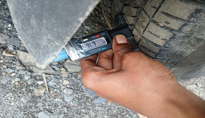 2014 Mahindra XUV500 W8, Diesel, Manual, 1,73,088 km, tyre