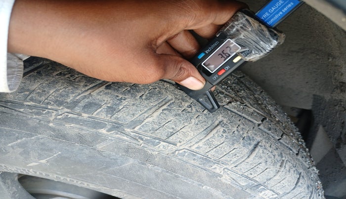 2014 Mahindra XUV500 W8, Diesel, Manual, 1,73,088 km, tyre