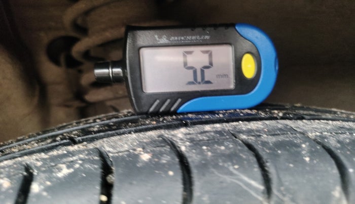 2017 Maruti Alto 800 LXI, Petrol, Manual, 1,81,926 km, tyre