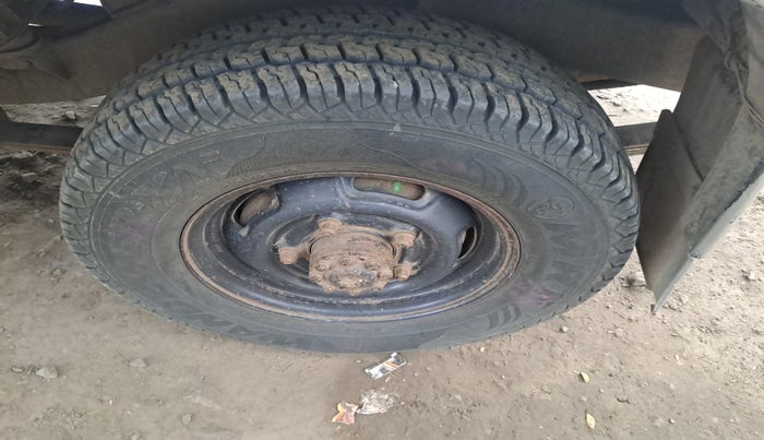 2011 Mahindra Bolero LX BS-III, Diesel, Manual, 1,82,270 km, tyre