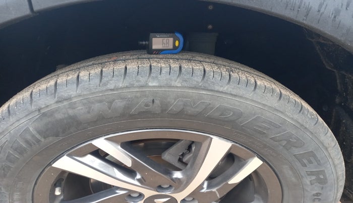 2023 Mahindra XUV700 AX 5 D MT 5 STR, Diesel, Manual, 21,252 km, tyre