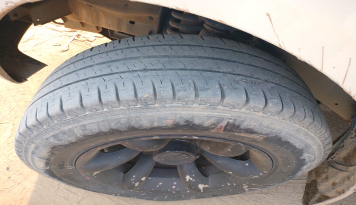 2014 Tata Safari Storme 2.2 EX 4X2, Diesel, Manual, 87,069 km, tyre