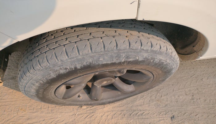 2014 Tata Safari Storme 2.2 EX 4X2, Diesel, Manual, 87,069 km, tyre