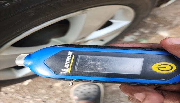 2013 Hyundai New Elantra 1.6 SX MT DIESEL, Diesel, Manual, 1,69,974 km, tyre