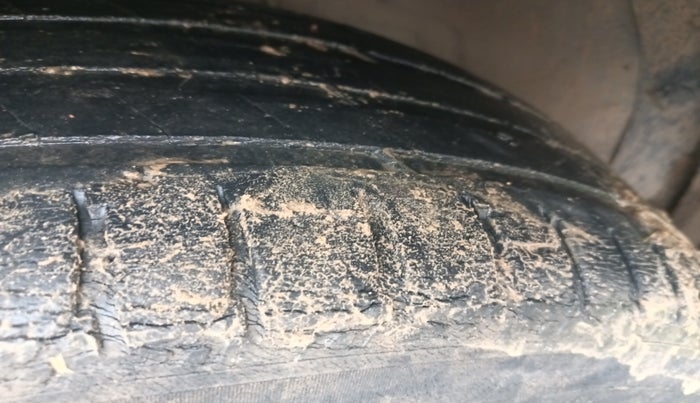 2011 Hyundai Santa Fe 2 WD, Diesel, Manual, 2,04,925 km, tyre