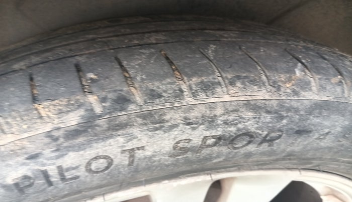 2011 Hyundai Santa Fe 2 WD, Diesel, Manual, 2,04,925 km, tyre