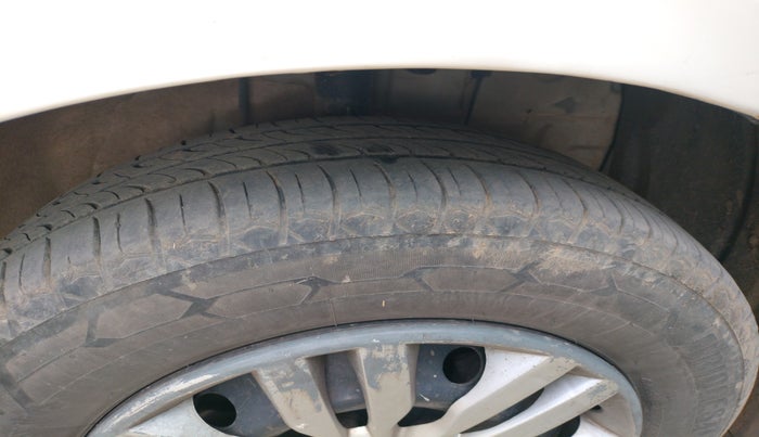 2017 Toyota Etios G, Petrol, Manual, 2,35,528 km, tyre