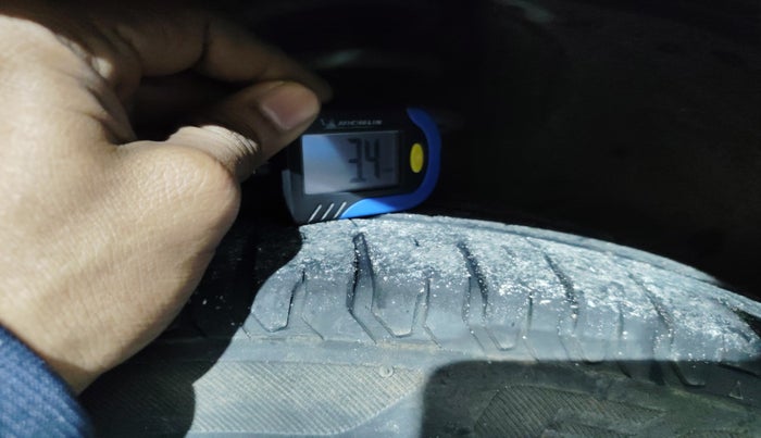 2021 Maruti XL6 ZETA MT, Petrol, Manual, 1,16,880 km, tyre