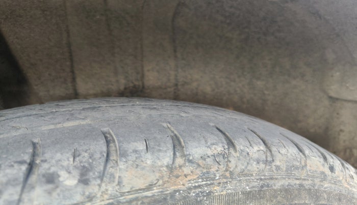 2019 Maruti Dzire VXI, Petrol, Manual, 61,986 km, tyre