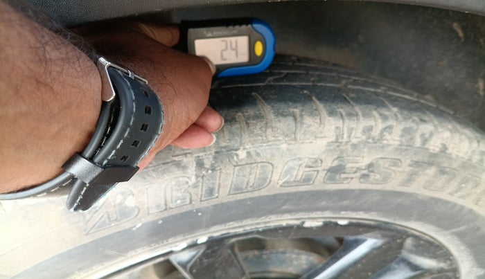 2016 Hyundai Creta SX PLUS AT 1.6 DIESEL, Diesel, Automatic, 1,22,700 km, tyre