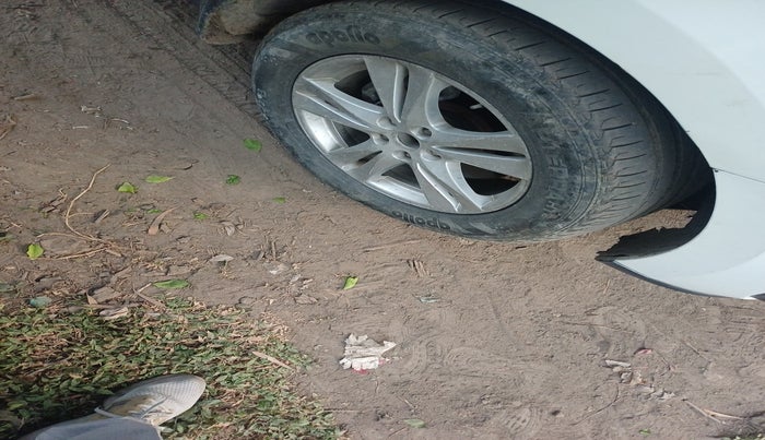 2013 Hyundai Santa Fe 2 WD, Diesel, Manual, 1,57,728 km, tyre