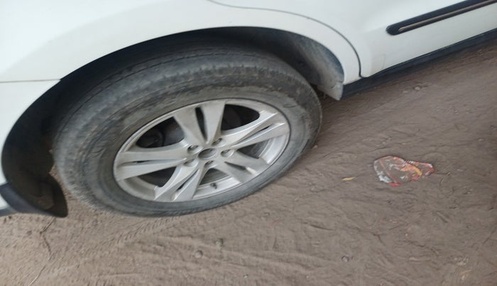 2013 Hyundai Santa Fe 2 WD, Diesel, Manual, 1,57,728 km, tyre