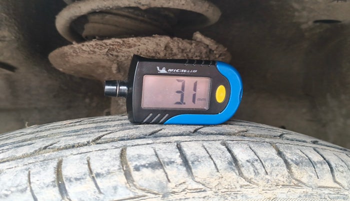 2010 Chevrolet Aveo U VA LS 1.2, Petrol, Manual, 1,03,213 km, tyre