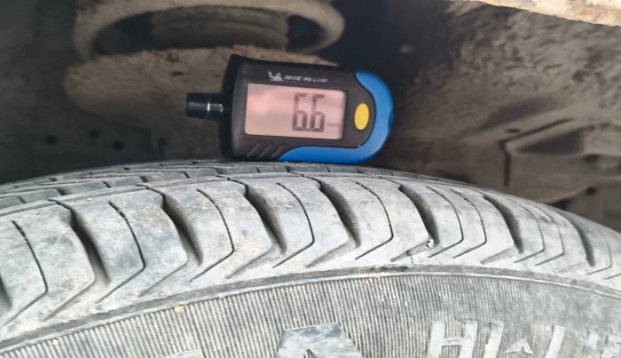 2010 Chevrolet Aveo U VA LS 1.2, Petrol, Manual, 1,03,213 km, tyre