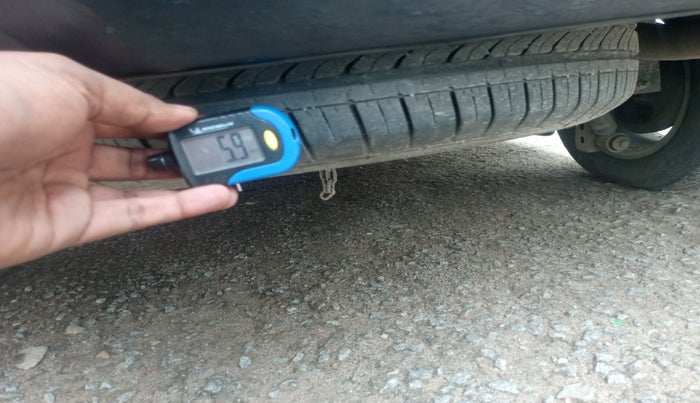 2019 Toyota Innova Crysta 2.4 G 7 STR, Diesel, Manual, 1,38,681 km, tyre