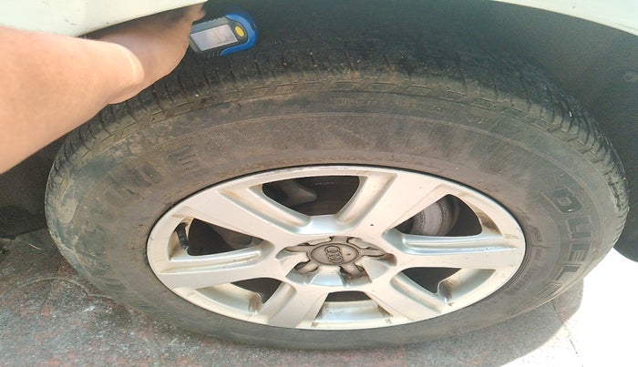 2010 Audi Q5 3.0 TDI QUATTRO, Diesel, Automatic, 11,00,000 km, tyre