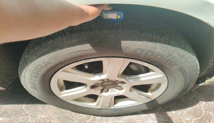 2010 Audi Q5 3.0 TDI QUATTRO, Diesel, Automatic, 11,00,000 km, tyre