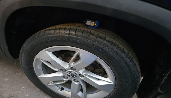 2021 MG HECTOR PLUS SUPER 1.5 PETROL TURBO HYBRID MT 7-STR, Petrol, Manual, 39,978 km, tyre