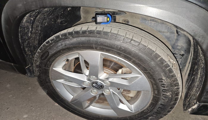 2021 MG HECTOR PLUS SUPER 1.5 PETROL TURBO HYBRID MT 7-STR, Petrol, Manual, 39,978 km, tyre