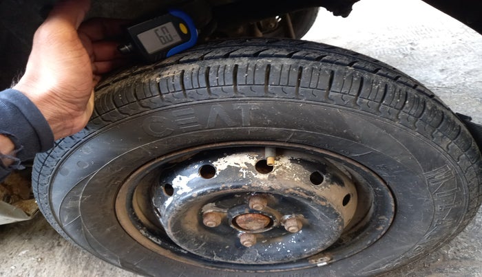 2012 Maruti Alto LXI CNG, Petrol, Manual, 1,62,000 km, tyre