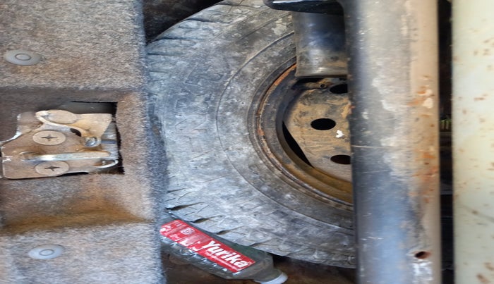 2012 Maruti Alto LXI CNG, Petrol, Manual, 1,62,000 km, tyre