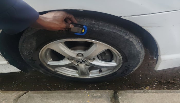 2011 Honda Civic 1.8L I-VTEC V MT, Petrol, Manual, 1,00,605 km, tyre