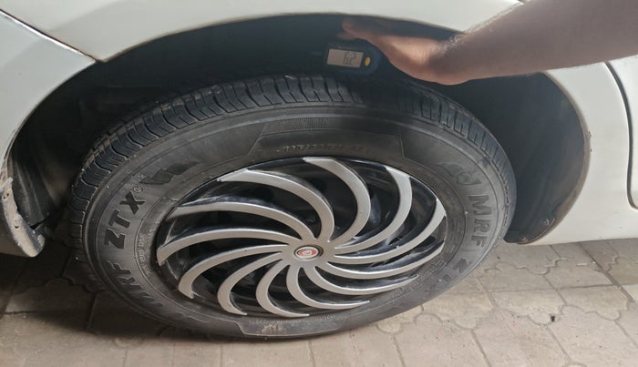 2014 Maruti Swift Dzire VXI, Petrol, Manual, 65,050 km, tyre