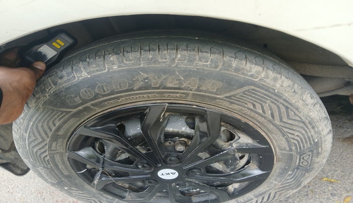 2018 Tata TIGOR XE PETROL, Petrol, Manual, 84,643 km, tyre