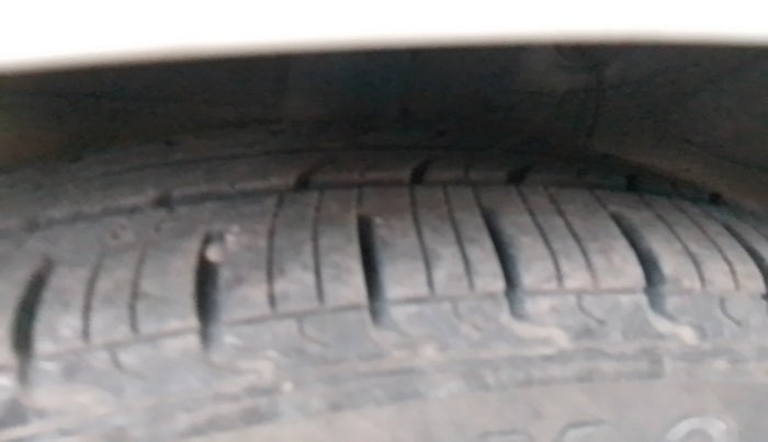 2015 Hyundai Xcent S 1.1 CRDI, Diesel, Manual, 1,03,585 km, tyre