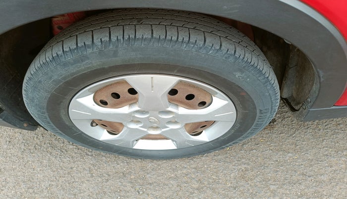 2019 Mahindra XUV300 W6 1.5 DIESEL, Diesel, Manual, 1,60,043 km, tyre