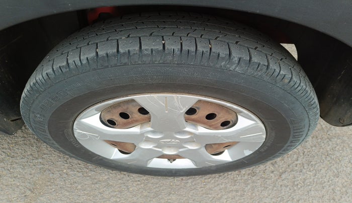 2019 Mahindra XUV300 W6 1.5 DIESEL, Diesel, Manual, 1,60,043 km, tyre