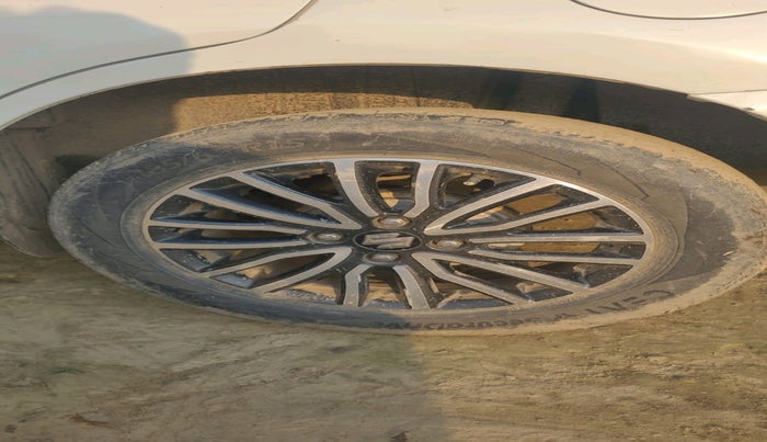 2017 Maruti Dzire ZDI, Diesel, Manual, 1,38,587 km, tyre