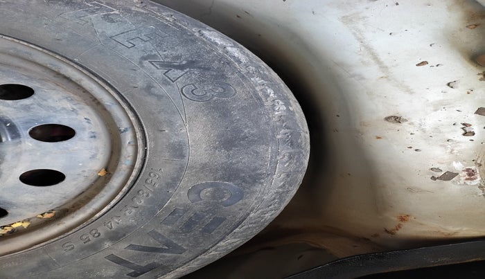 2011 Maruti Swift VDI, Diesel, Manual, 1,04,300 km, tyre