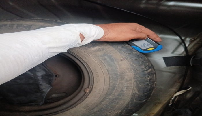 2017 Renault Kwid RXT 1.0 AMT (O), Petrol, Automatic, 39,700 km, tyre