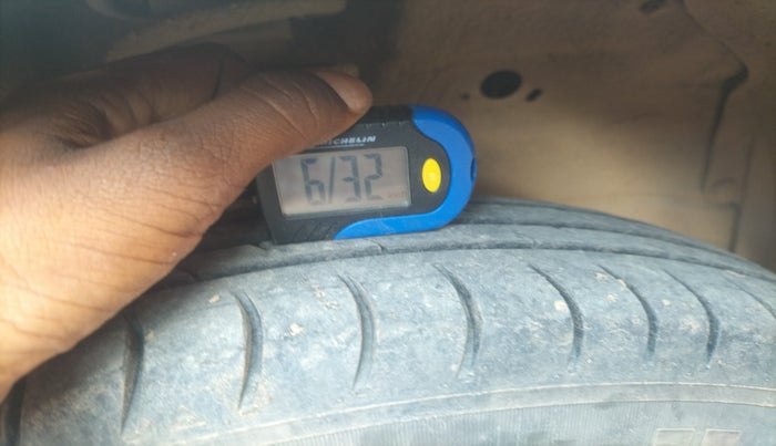 2017 Maruti Wagon R 1.0 LXI CNG, Petrol, Manual, 1,05,645 km, tyre