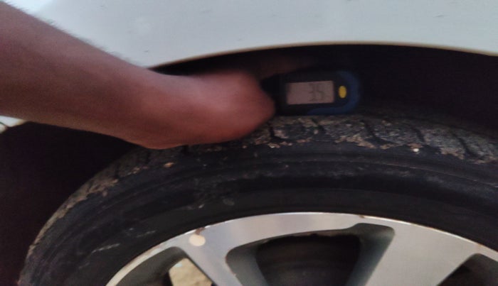 2017 Hyundai Elite i20 ASTA 1.2 (O), Petrol, Manual, 1,69,259 km, tyre