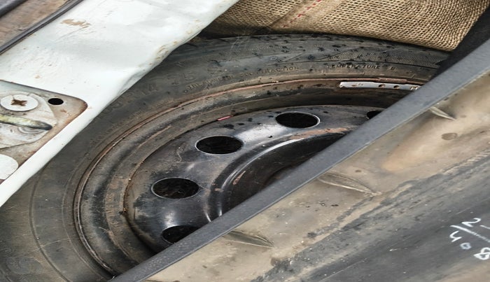 2011 Maruti Wagon R 1.0 VXI, Petrol, Manual, 1,33,294 km, tyre